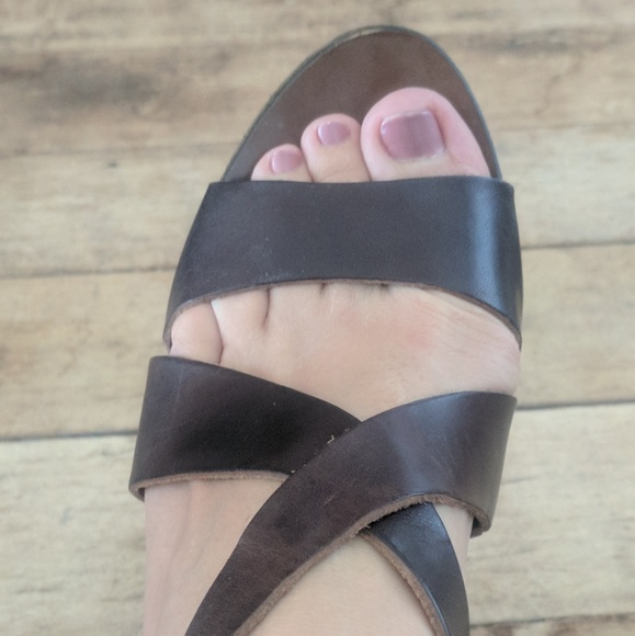 Brown leather sandals w suede platforms - Picture 3 of 5